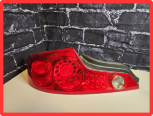 03-05 INFINITI DRIVERS TAIL LIGHT
