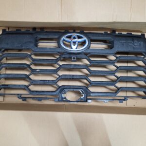 2022-24 TOYOTA TUNDRA TRD GRILLE W/CAM (SMALL DAMAGE, SEE PICS) ***EMAIL US FOR PRICE***
