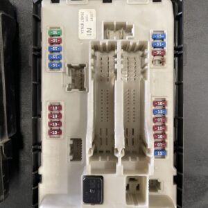 2011-13 INFINITI G37 IPDM (FUSE BOX) 284B7 1BN3A USED OEM